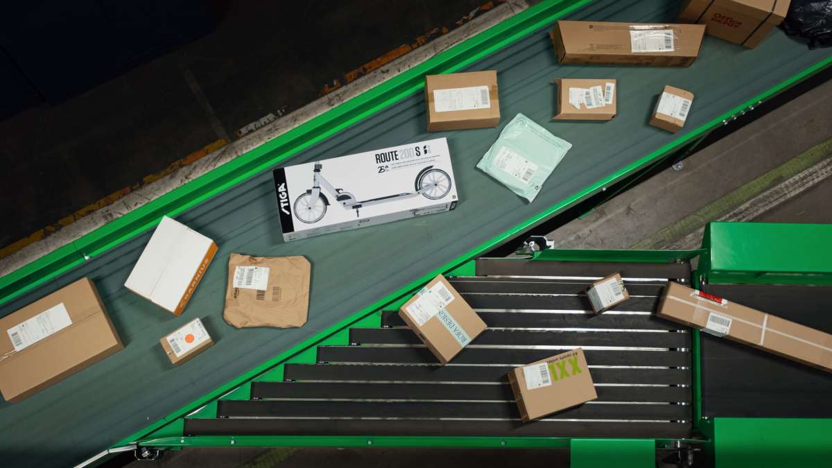 Parcels on a belt