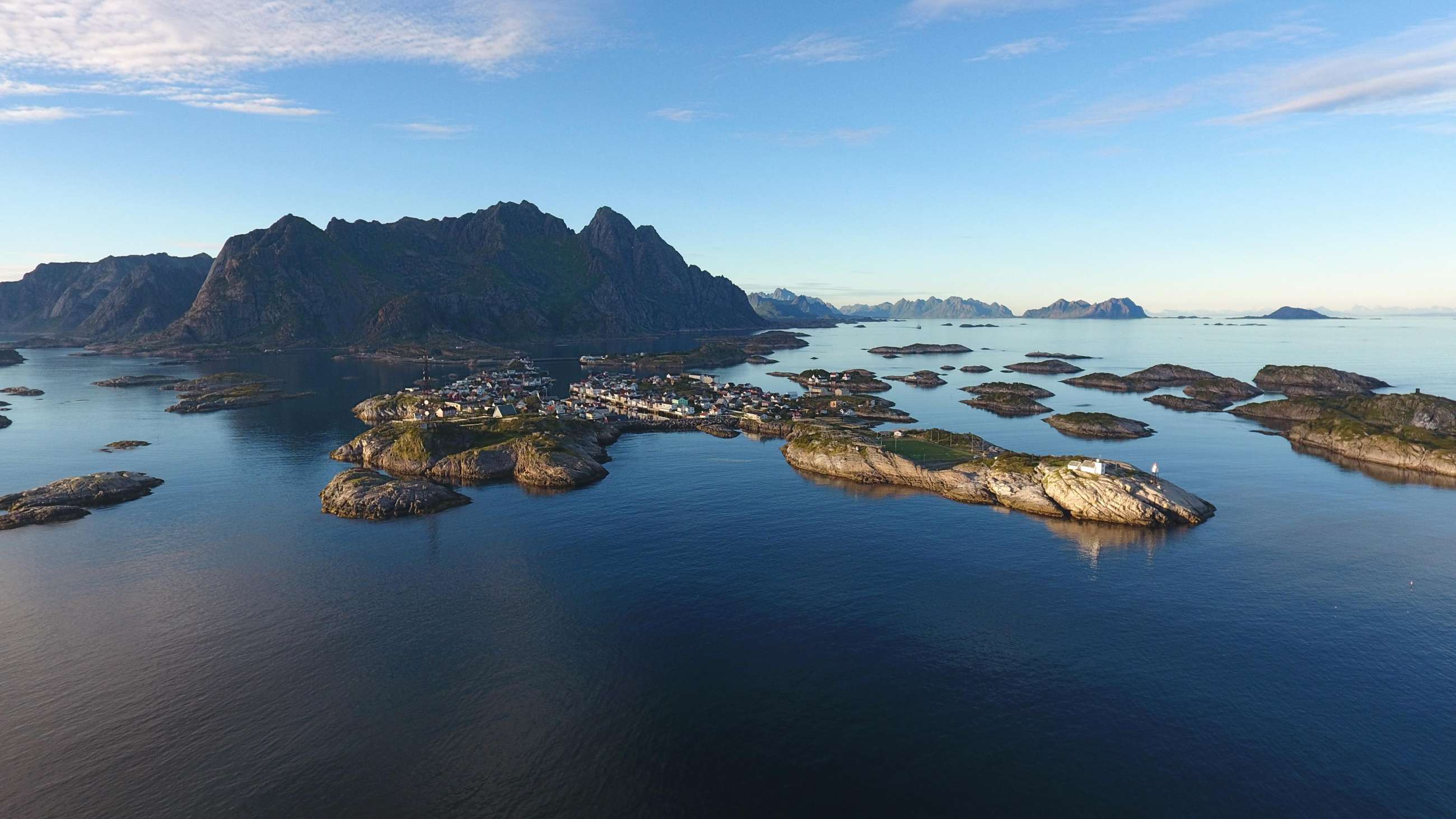 Bilde av Lofoten, tatt med drone