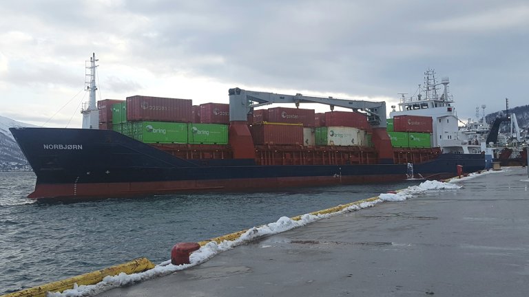 Fraktskip fullastet med containtere