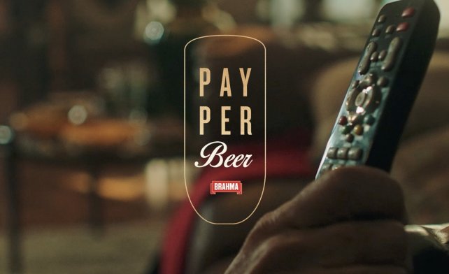 En fjernkontroll og teksten «Pay per beer»