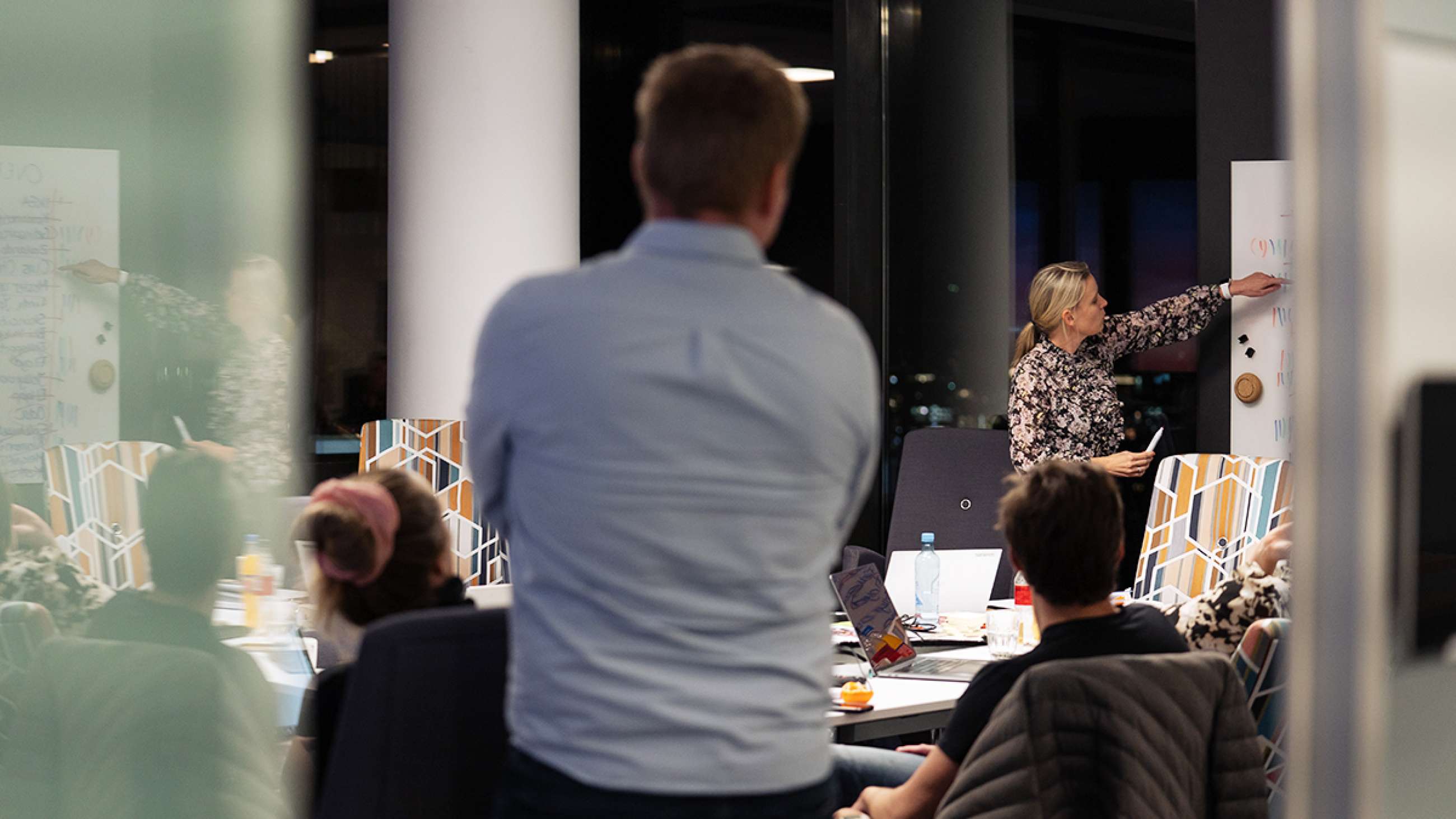 Netthandelsjuryen i arbeid med å kåre årets beste nettbutikk