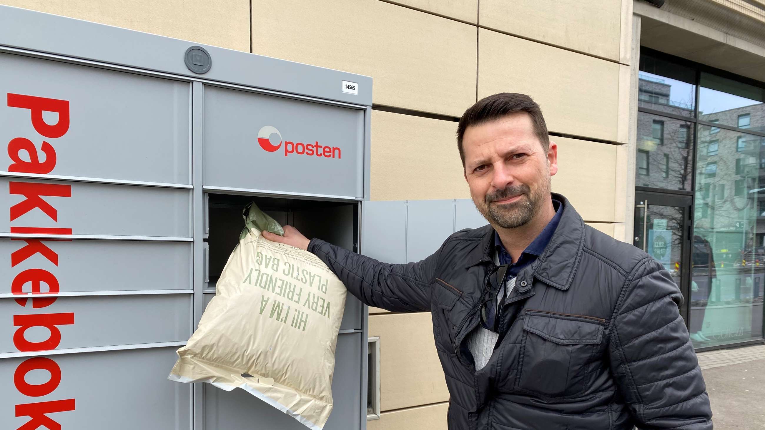 Thomas Gustavson foretrekker å hente familiens pakker i Postens pakkeboks. 