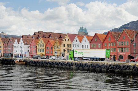 Bring-lastebil på Bryggen i Bergen