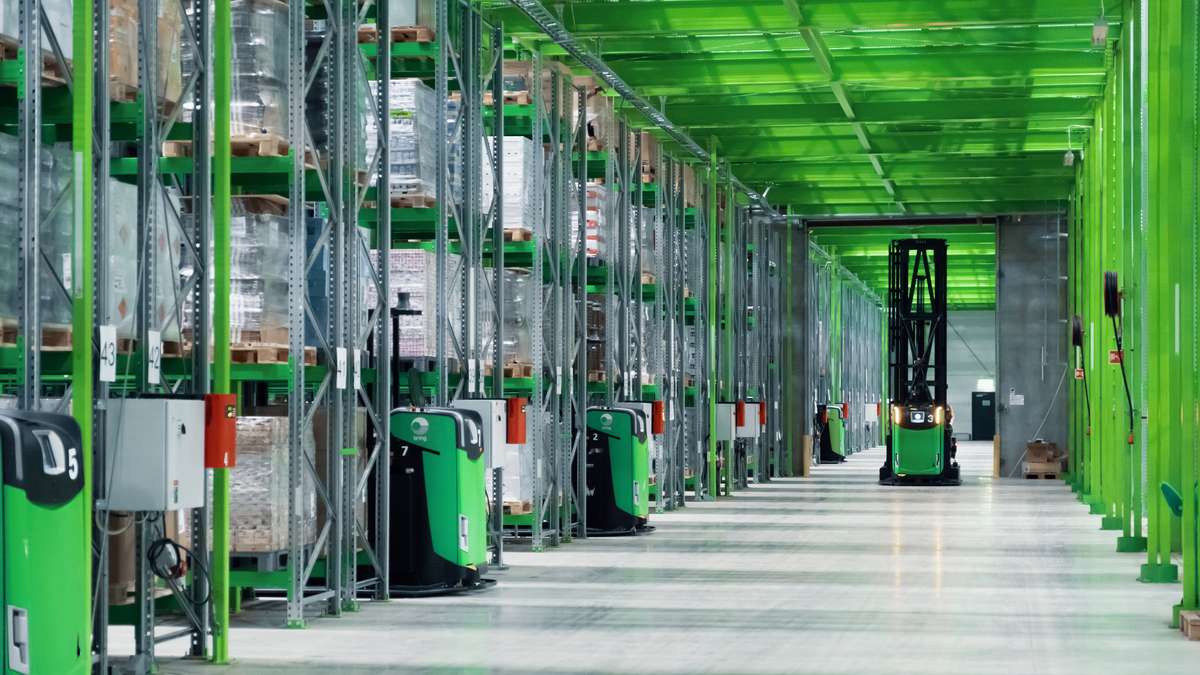 En robottruck på Shelfless-lager