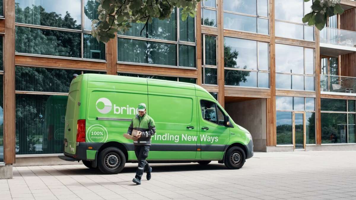 Bring bud leverer en pakke til et kontor
